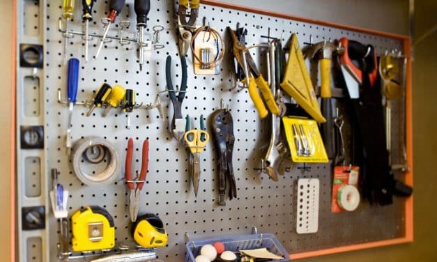 Le rangement mural en atelier : tous vos outils accessibles du bout des doigts